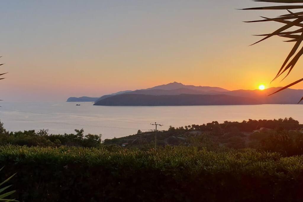 La Casa Dei Nonni - Services Included - Servizi Inclusi Capoliveri  Exteriér fotografie